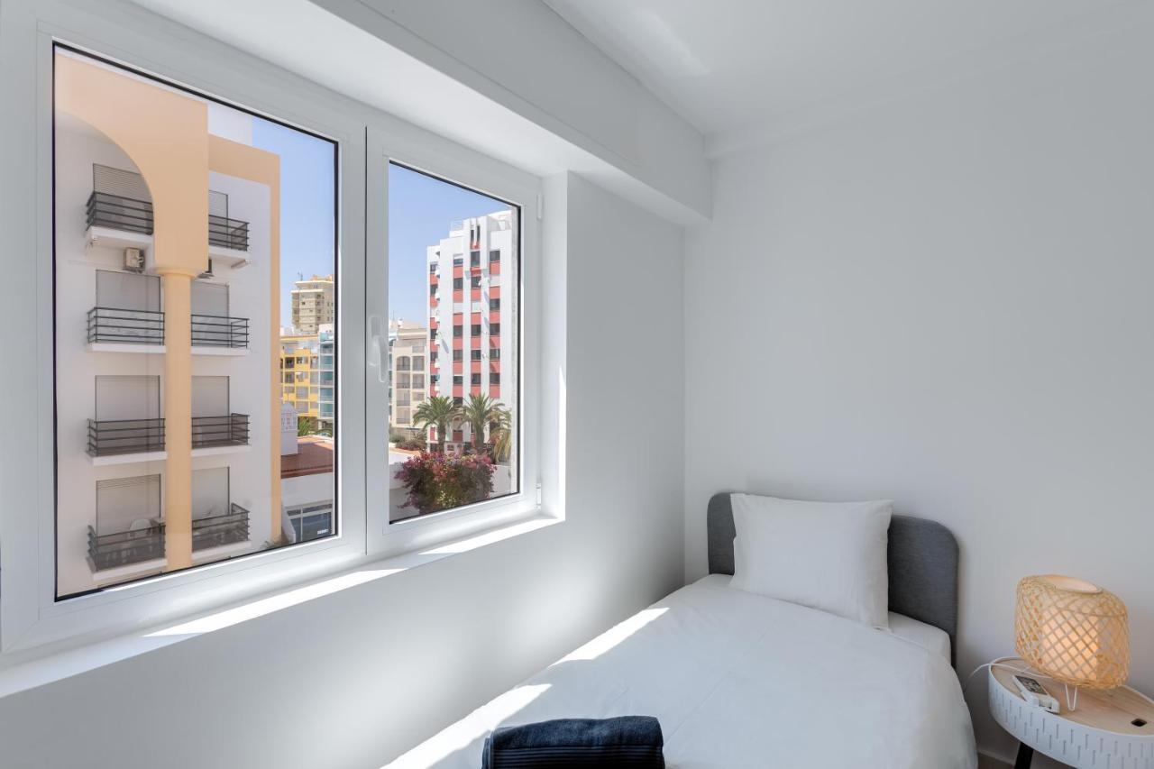 T2 Rosa Dos Ventos, A/C & Terrace - Casas & Papeis Apartment Armação de Pêra Екстериор снимка